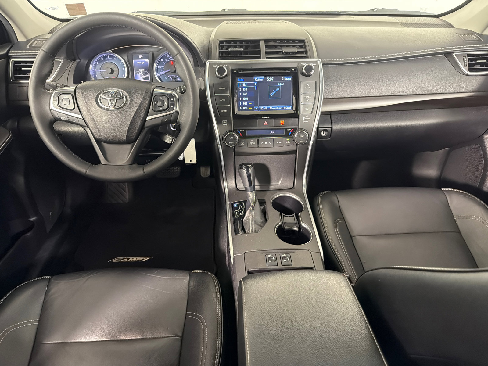 Used 2017 Toyota Camry XLE FWD image 22