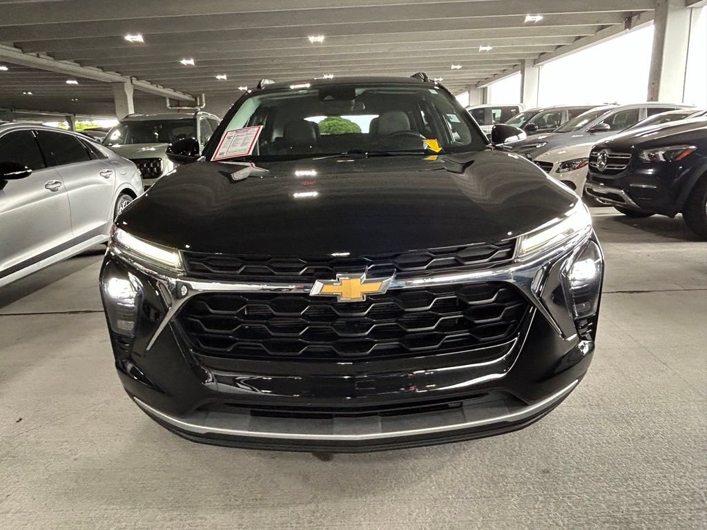 Used 2025 Chevrolet Trax LT w/ Driver Confidence Package FWD image 8