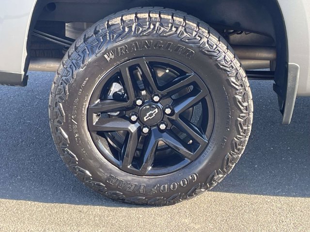 Used 2025 Chevrolet Silverado 1500 LT Trail Boss w/ LT Trail Boss Premium Package AWD/4WD image 7