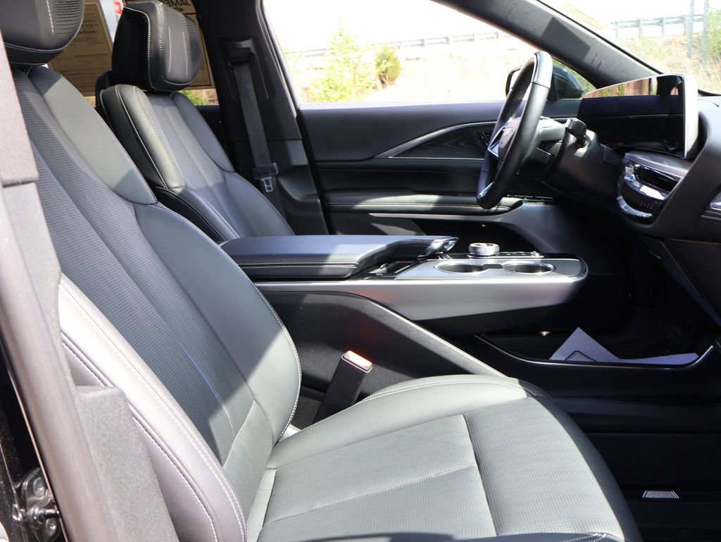 Used 2024 Cadillac Lyriq Luxury image 10