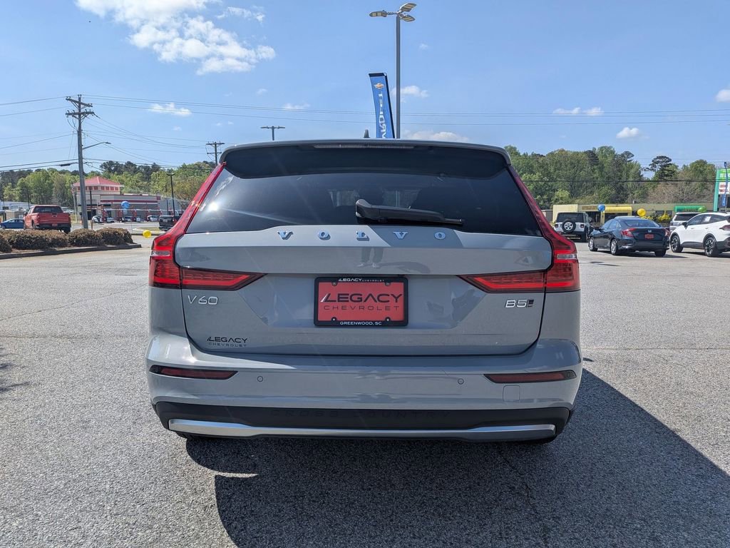Used 2025 Volvo V60 B5 Cross Country Plus AWD/4WD image 7