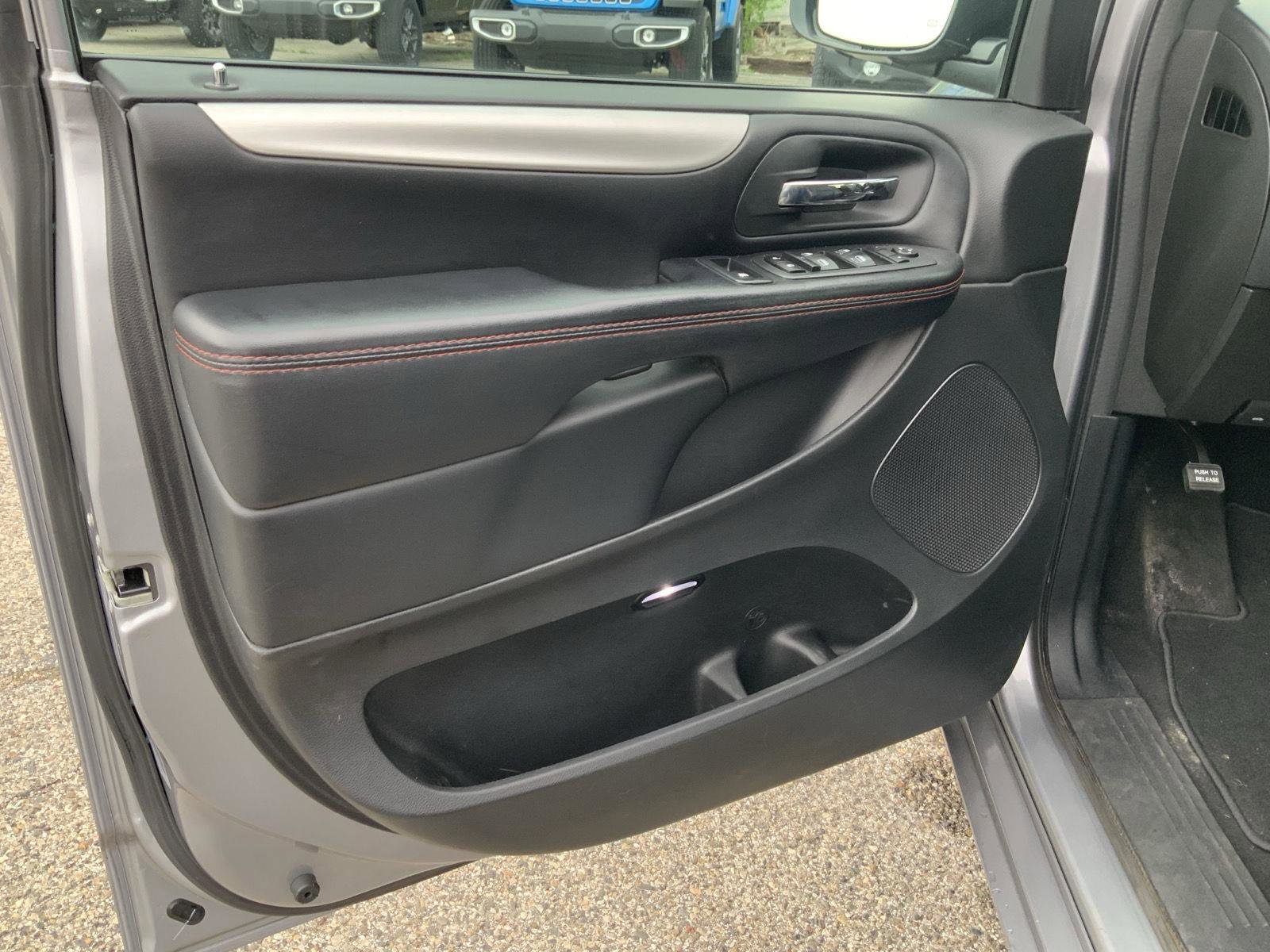 Used 2020 Dodge Grand Caravan GT image 21