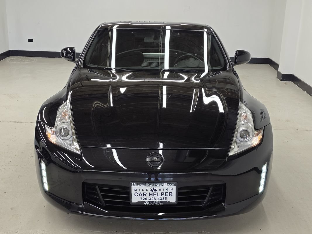 Used 2017 Nissan 370Z Coupe RWD image 2