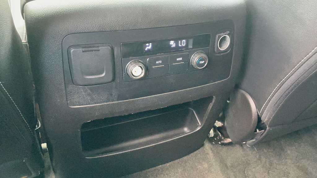 Used 2016 GMC Yukon SLE RWD image 10