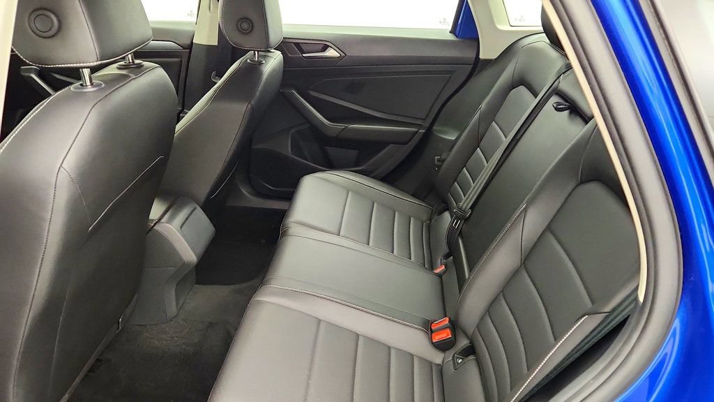 Used 2024 Volkswagen Jetta SE FWD image 17