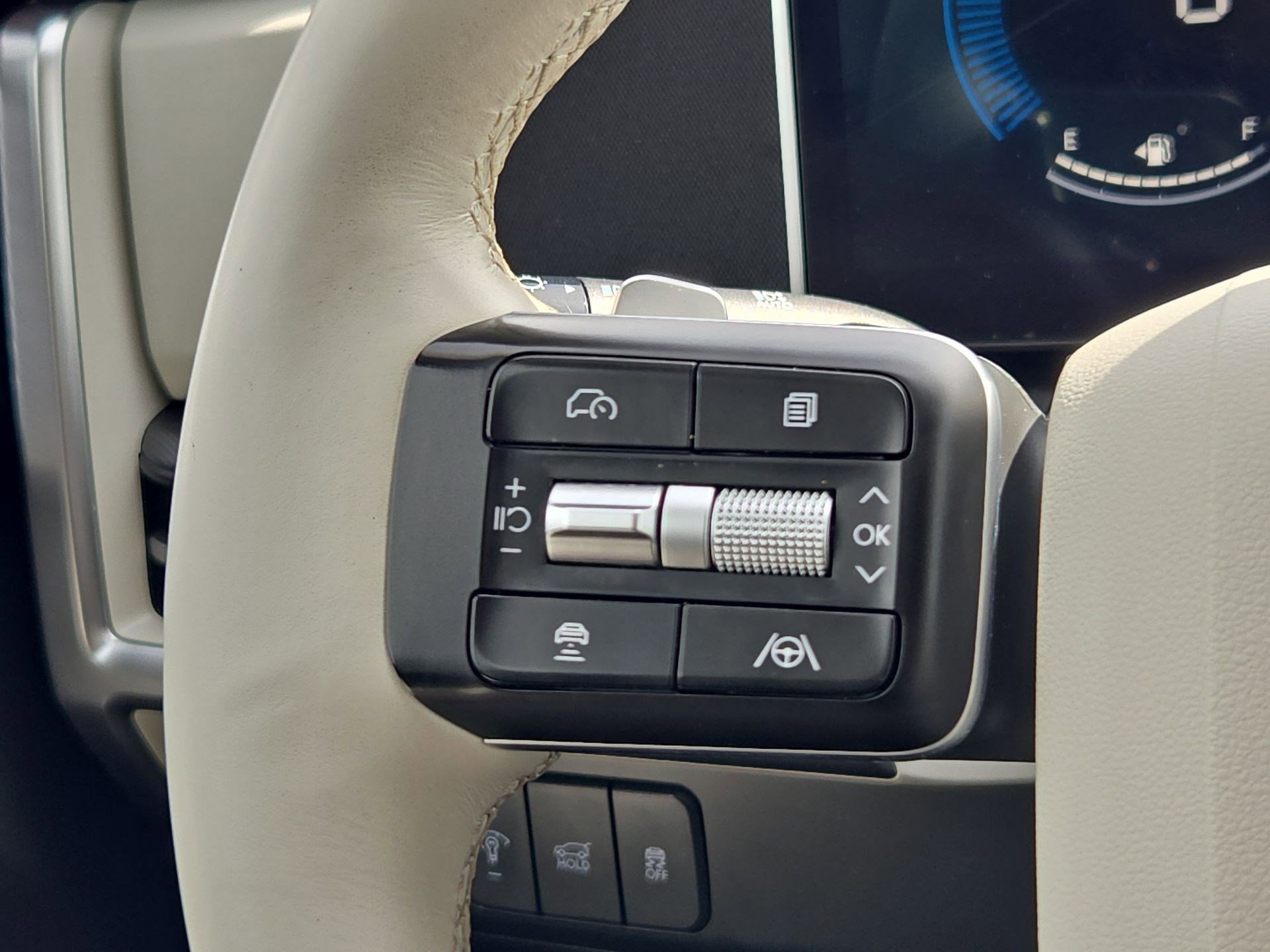 Used 2025 Hyundai Santa Fe SEL FWD image 18