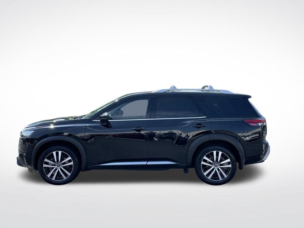 Used 2023 Nissan Pathfinder Platinum FWD image 2