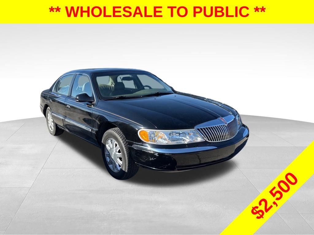 Used 2002 Lincoln Continental image 1