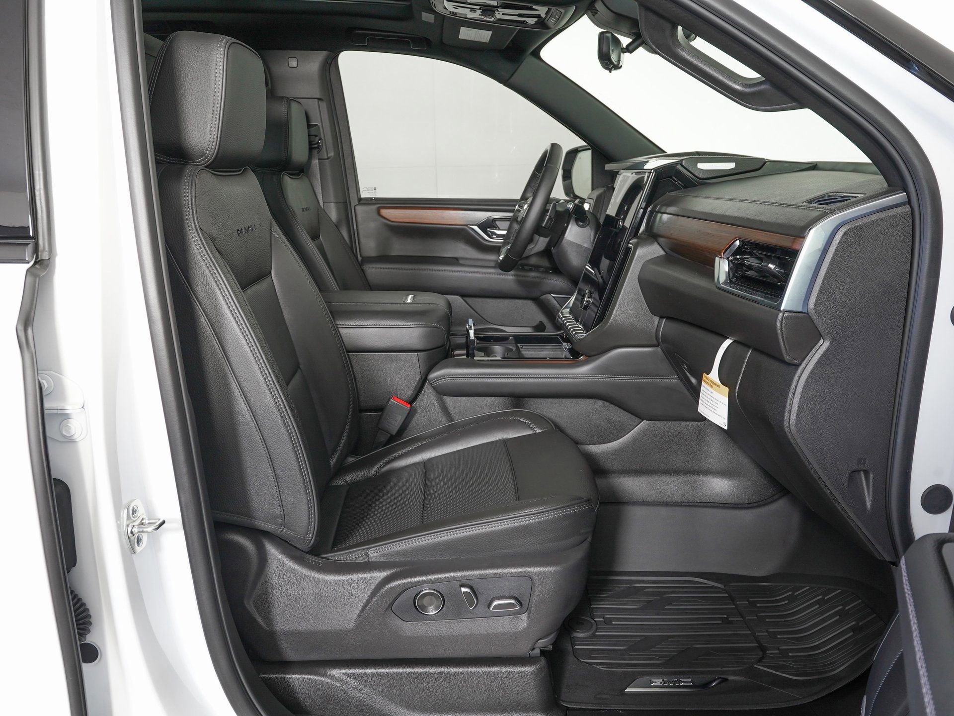 Used 2026 GMC Yukon Denali w/ Advanced Technology Package image 10