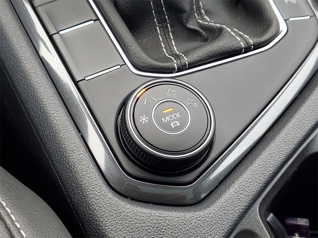 Used 2022 Volkswagen Tiguan SE R-Line image 30