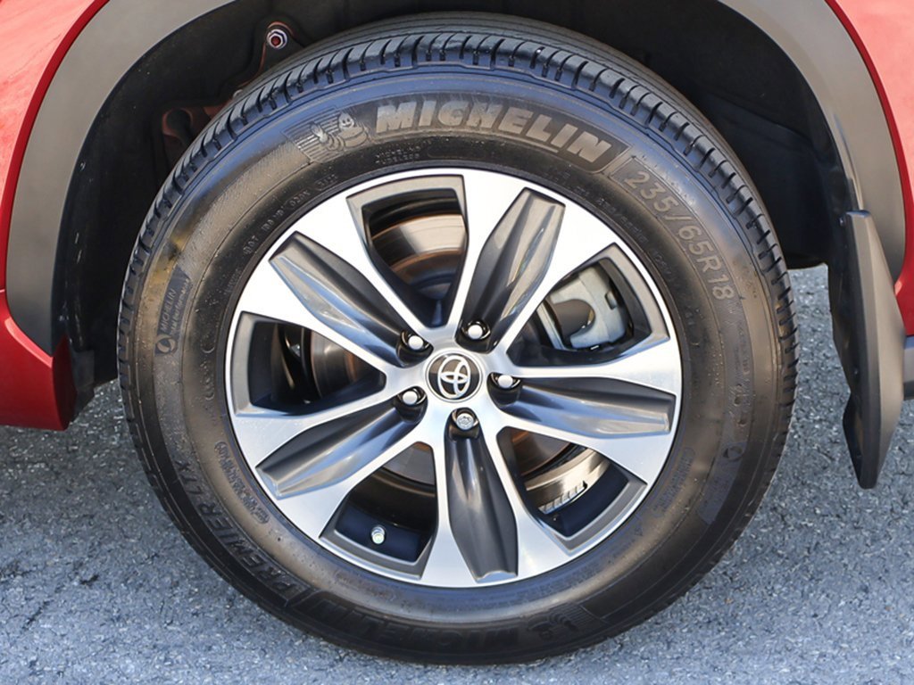 Used 2023 Toyota Highlander XLE image 22