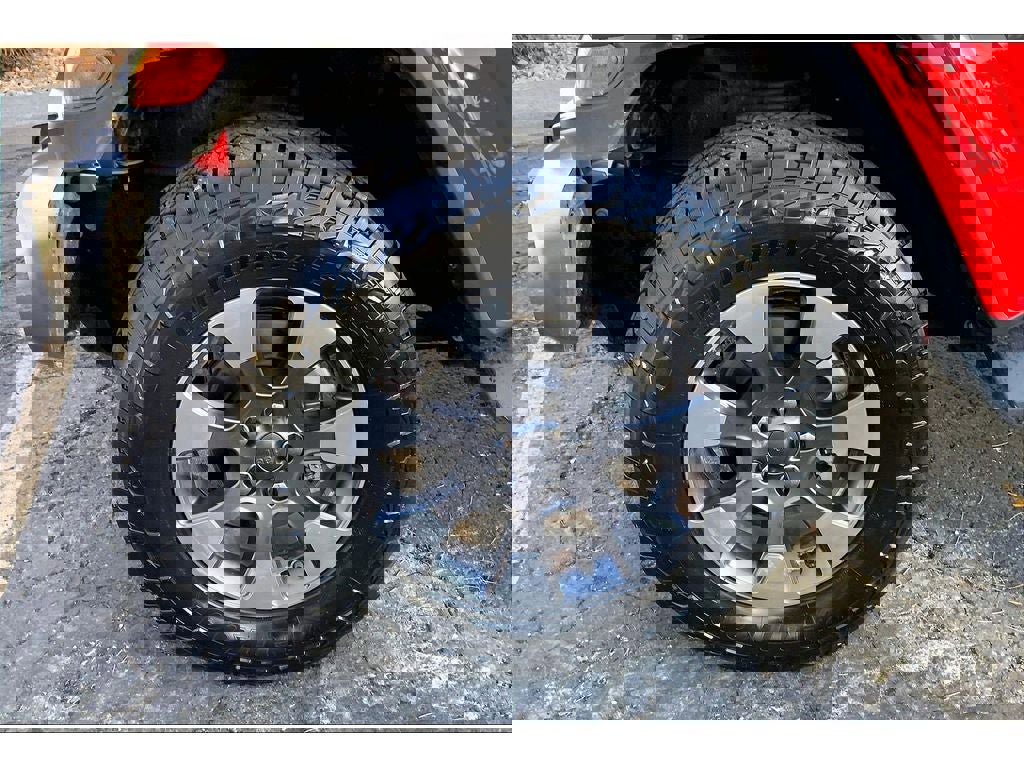 Used 2019 Jeep Wrangler Unlimited Sahara image 9