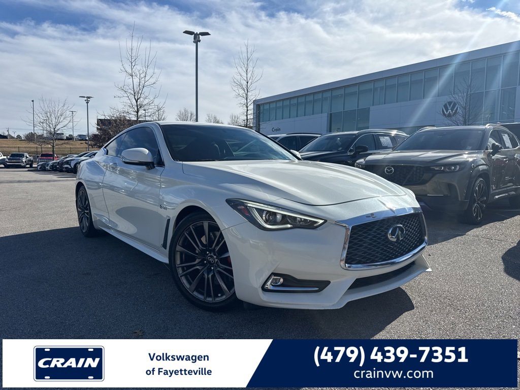 Used 2017 INFINITI Q60 Red Sport 400 image 1