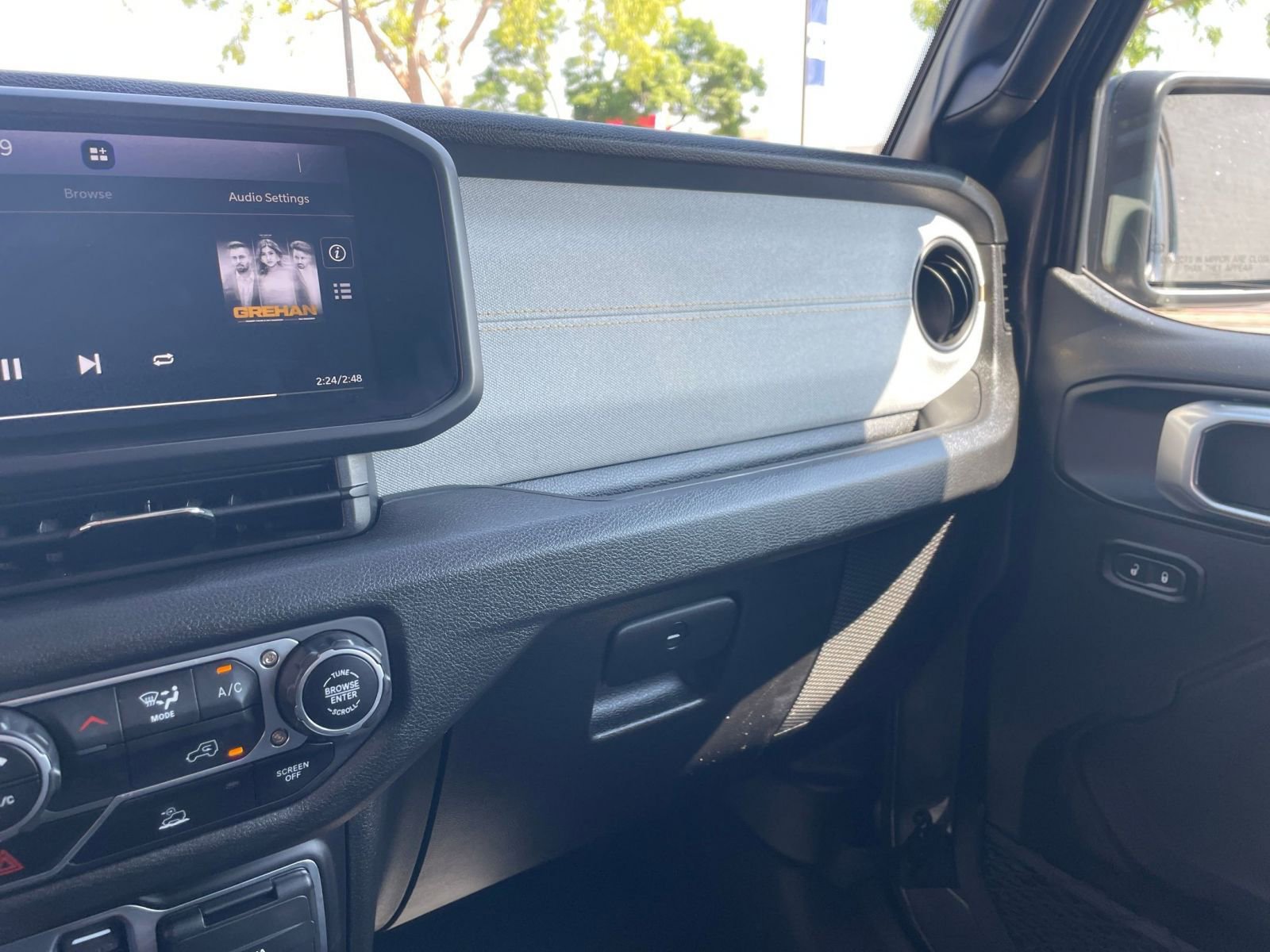 Used 2025 Jeep Wrangler Sport S image 34