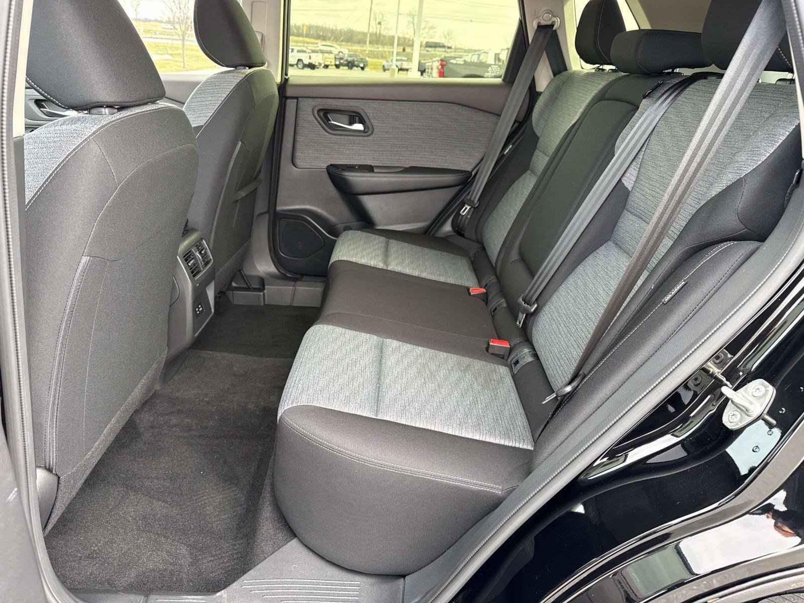 Used 2023 Nissan Rogue SV image 22