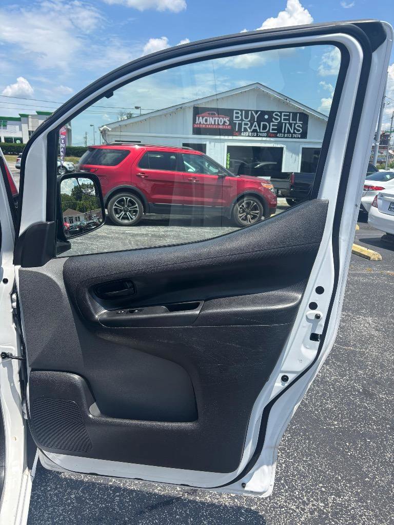Used 2018 Nissan NV200 S image 21