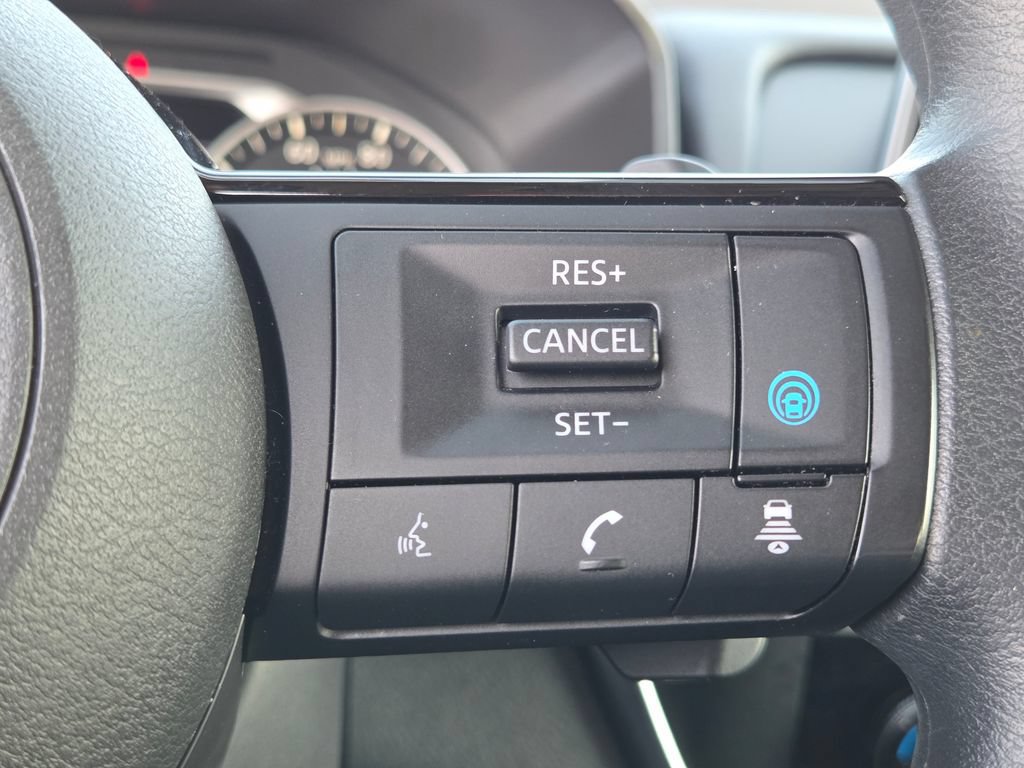 Used 2023 Nissan Rogue SV AWD/4WD image 12