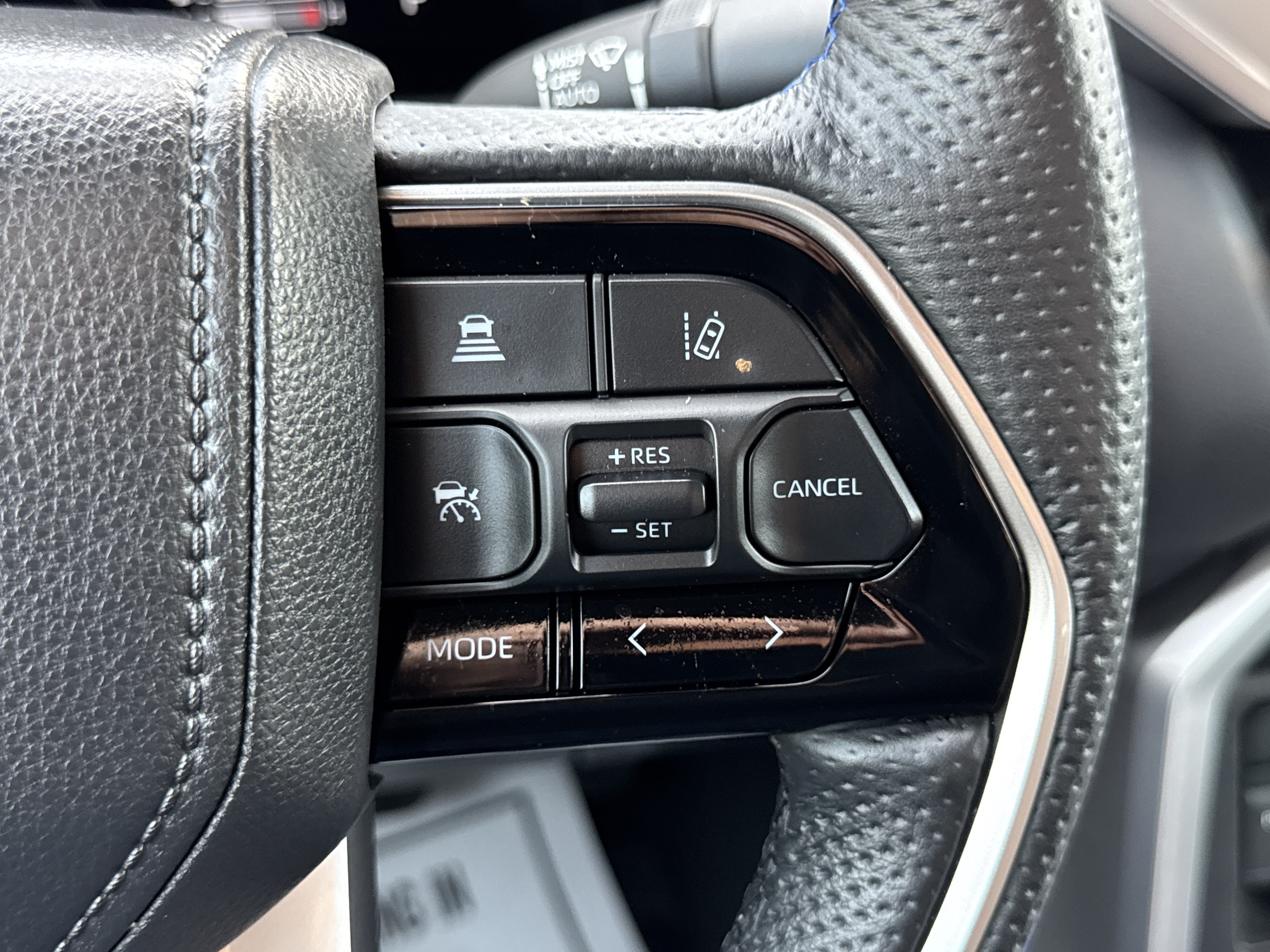 Used 2025 Toyota Tundra Platinum AWD/4WD image 31