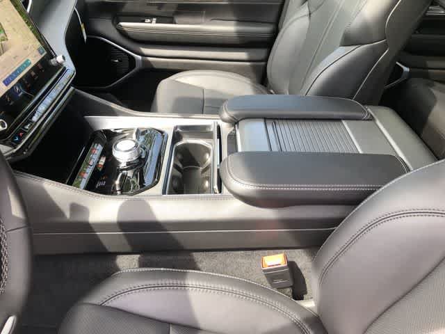 New 2026 Jeep Grand Wagoneer Limited AWD/4WD image 24