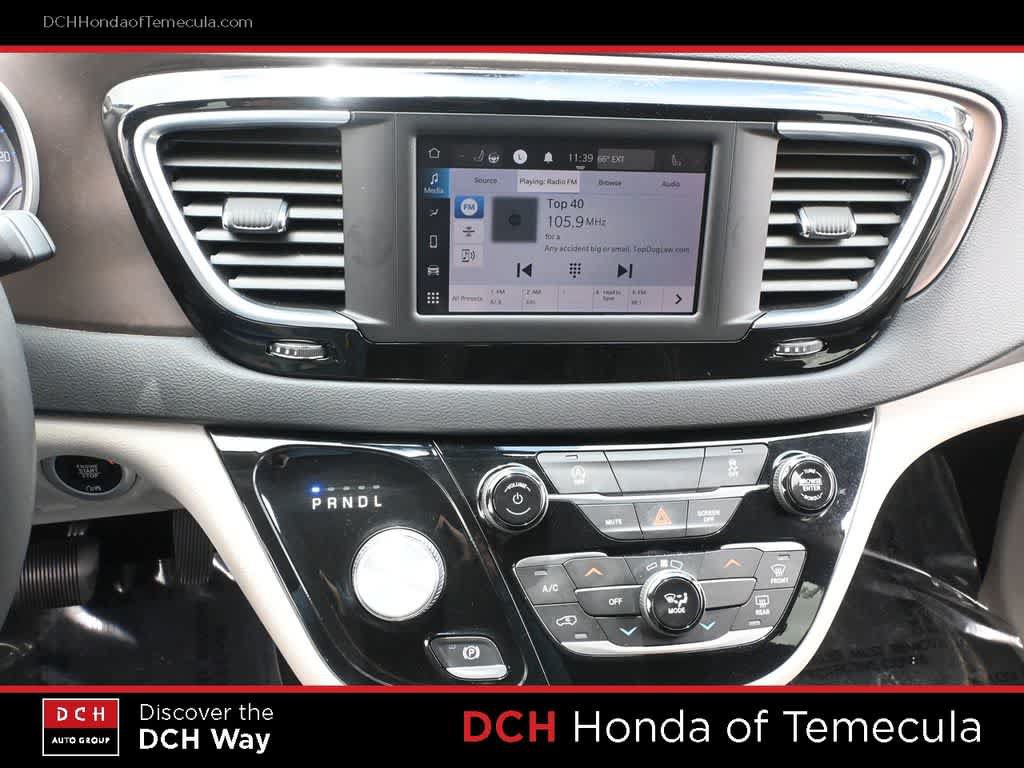 Used 2022 Chrysler Voyager LX FWD image 12