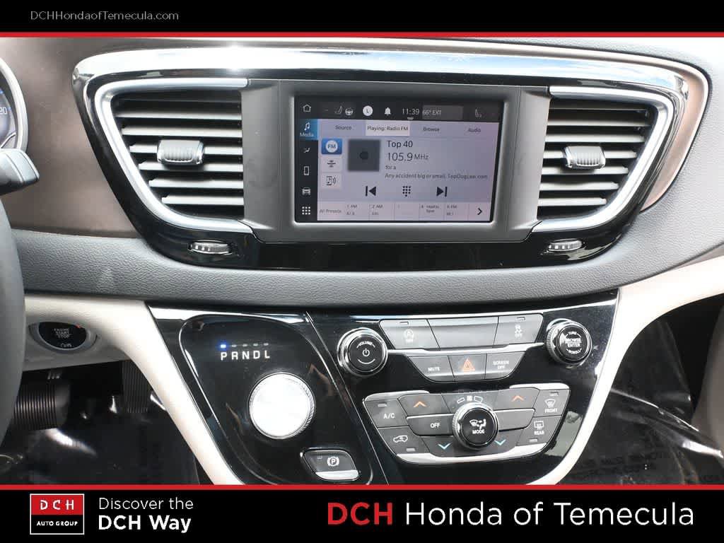Used 2022 Chrysler Voyager LX FWD image 12