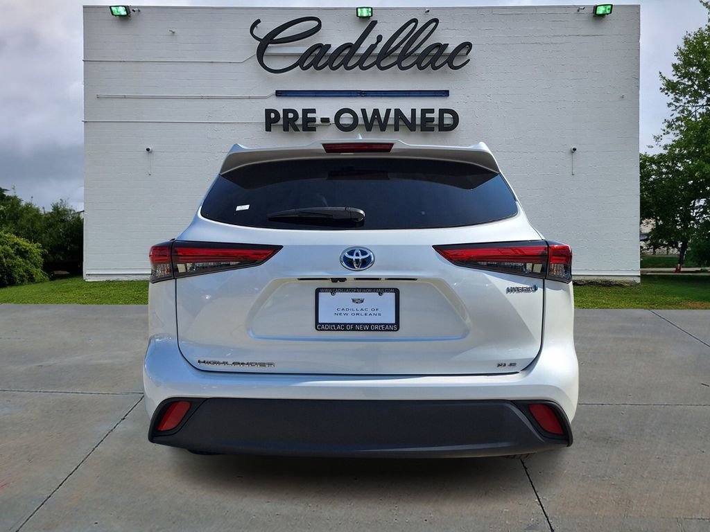Used 2023 Toyota Highlander Bronze Edition image 4