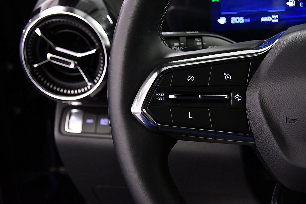 Used 2025 Chevrolet Equinox LT w/ Safety and Technology Package image 18