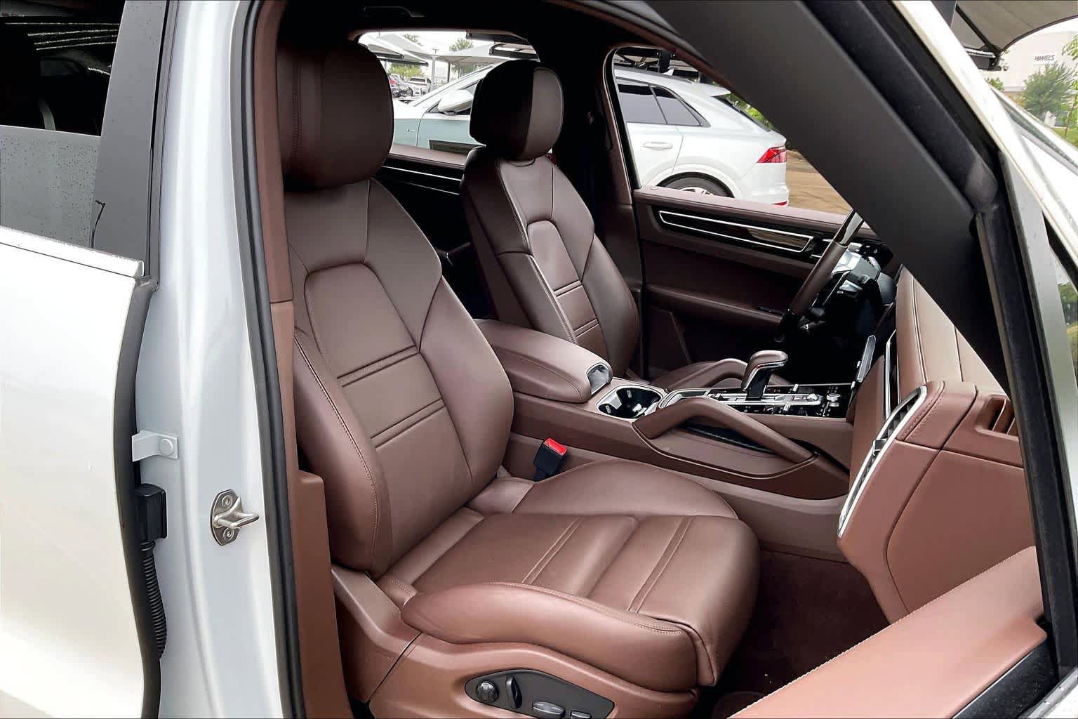 Used 2023 Porsche Cayenne AWD/4WD image 9