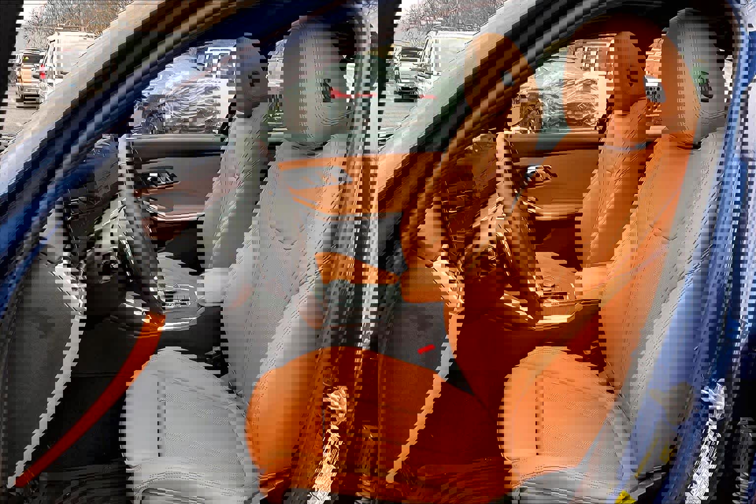 Used 2023 BMW 330i xDrive Sedan w/ Premium Package image 7