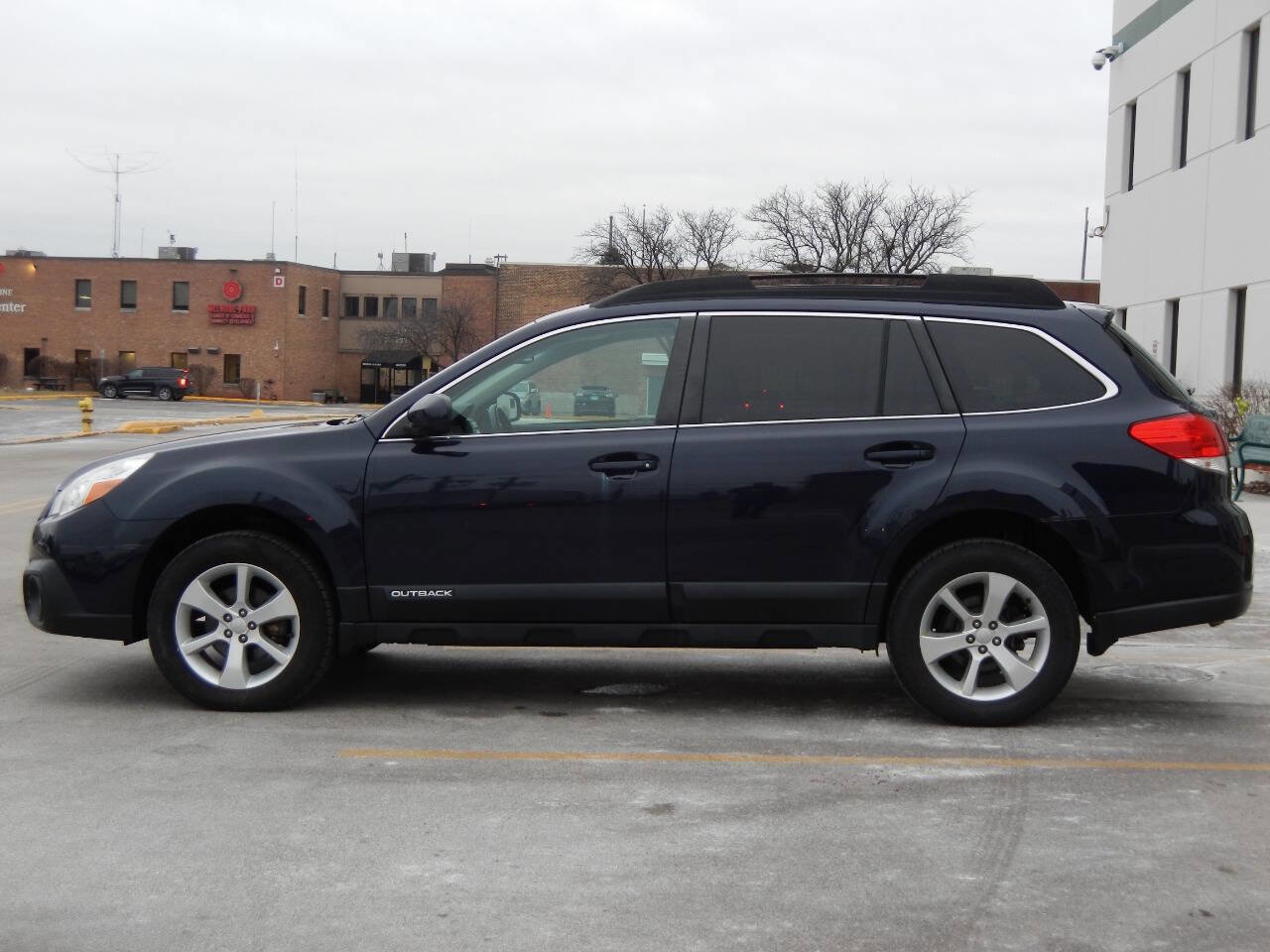 Used 2013 Subaru Outback 2.5i Premium AWD/4WD image 10