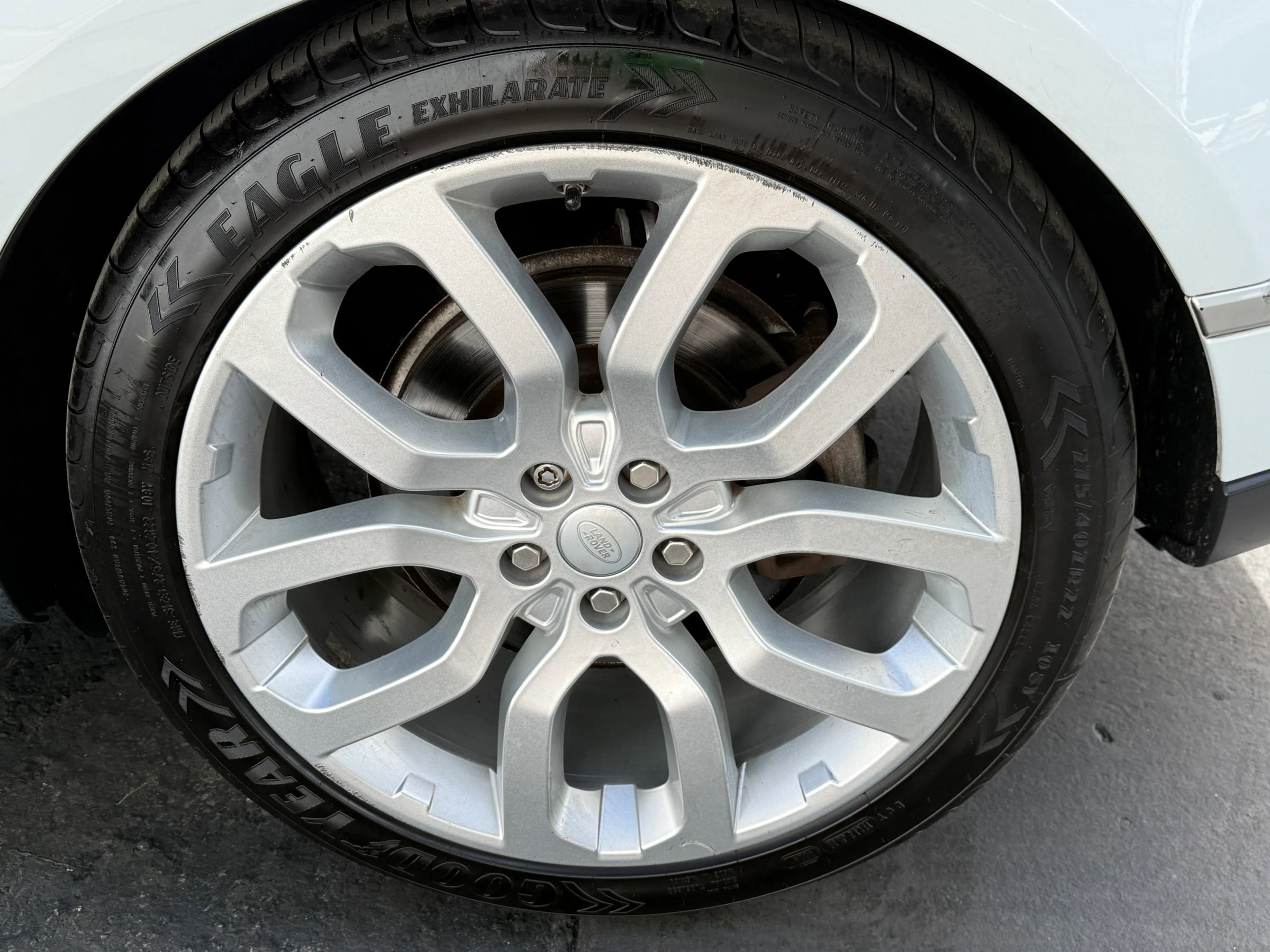 Used 2016 Land Rover Range Rover HSE image 14