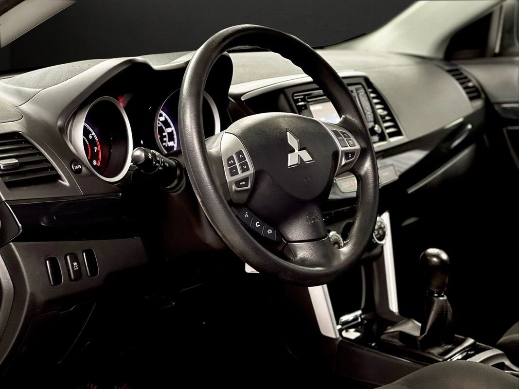 Used 2017 Mitsubishi Lancer ES image 9