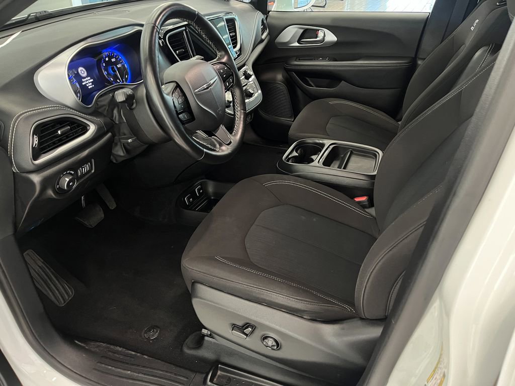 Used 2021 Chrysler Pacifica Touring w/ Cold Weather Group image 15