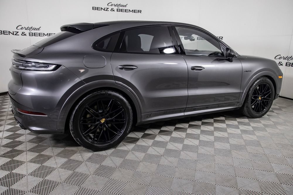 Used 2024 Porsche Cayenne Turbo AWD/4WD image 4