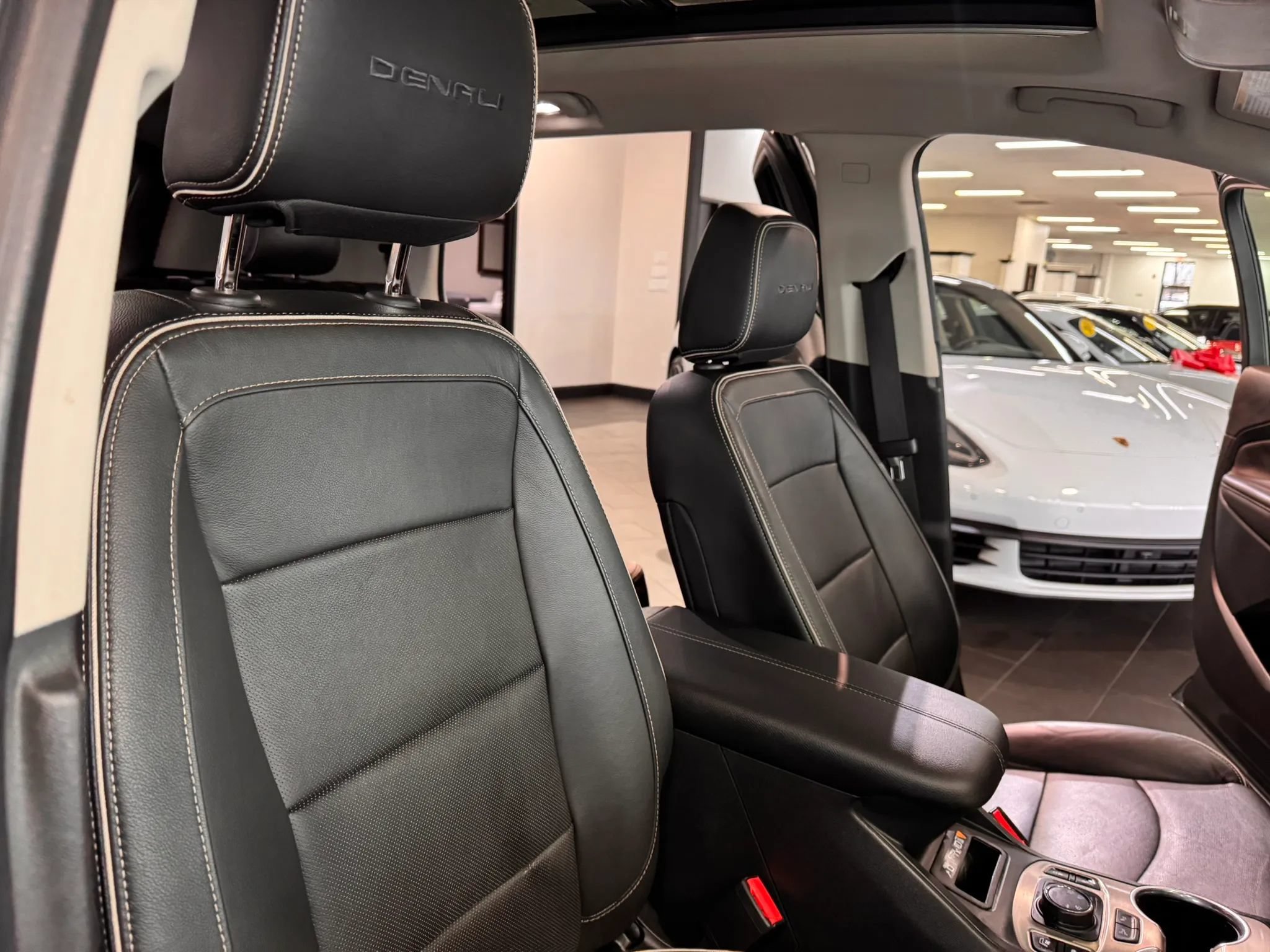 Used 2020 GMC Terrain Denali w/ GMC Pro Grade Package AWD/4WD image 14
