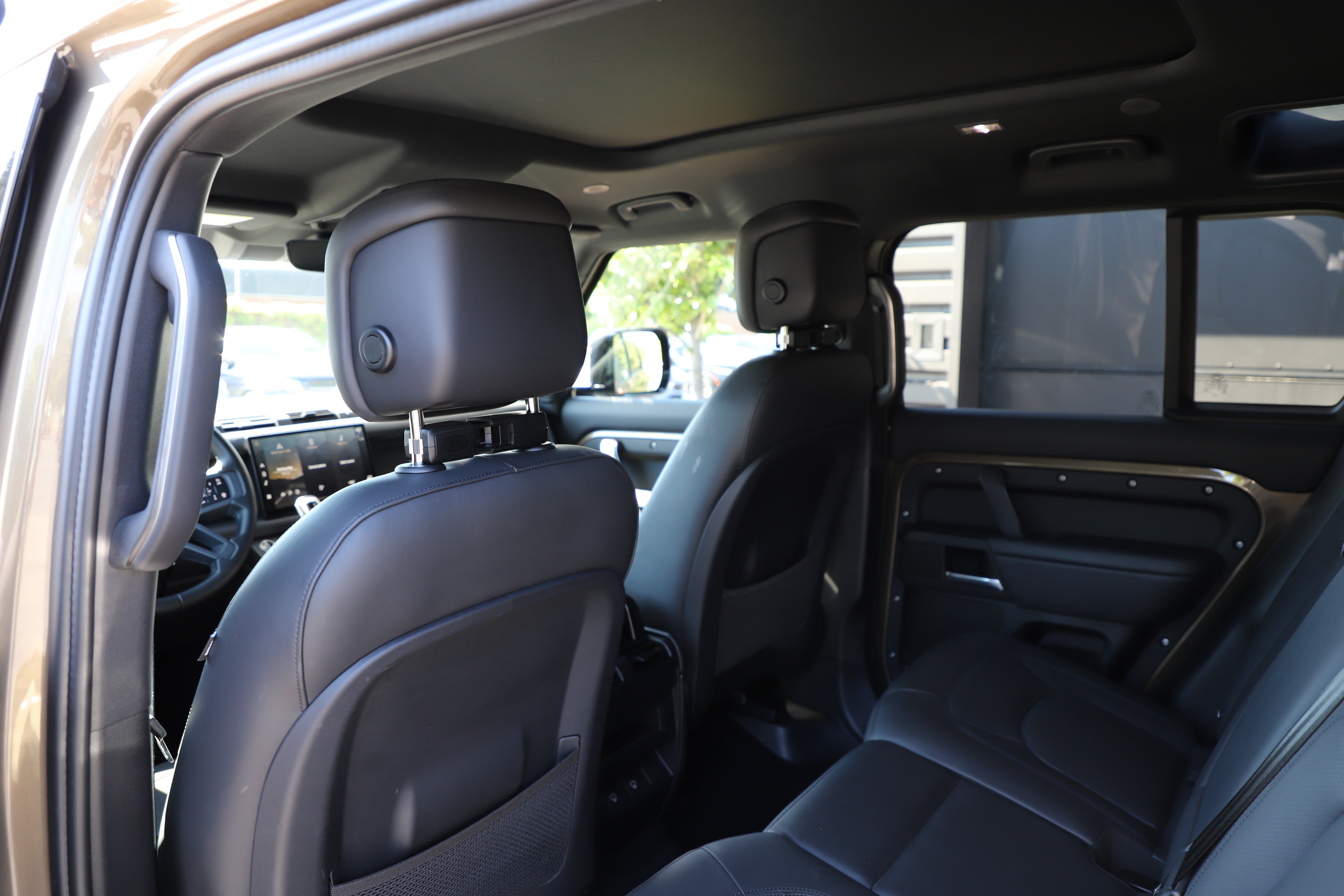 Certified 2025 Land Rover Defender 110 S AWD/4WD image 15