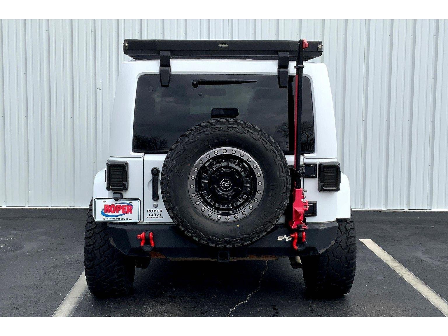 Used 2016 Jeep Wrangler Unlimited Sahara w/ Dual Top Group image 4