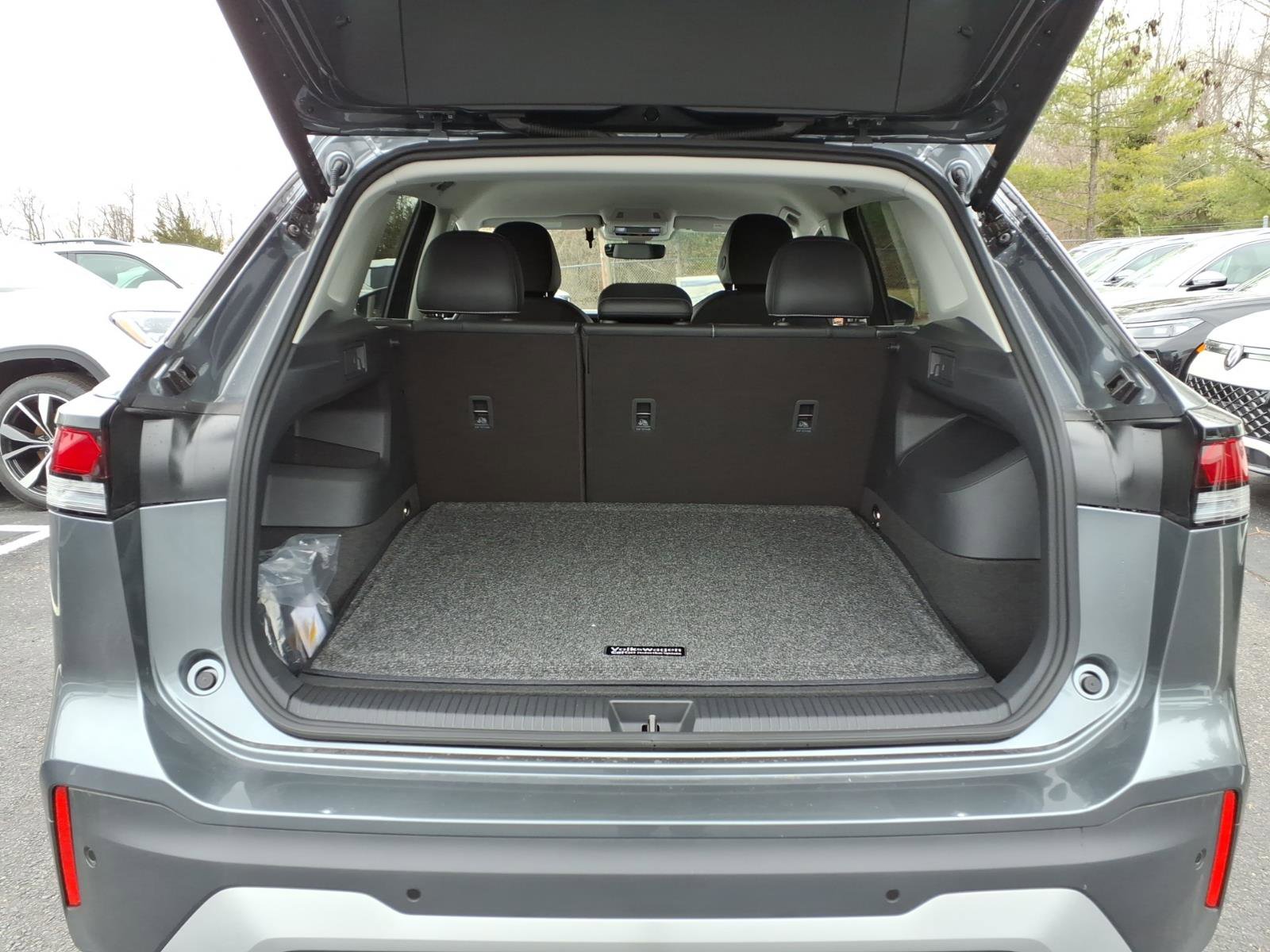 New 2026 Volkswagen Tiguan SE image 8