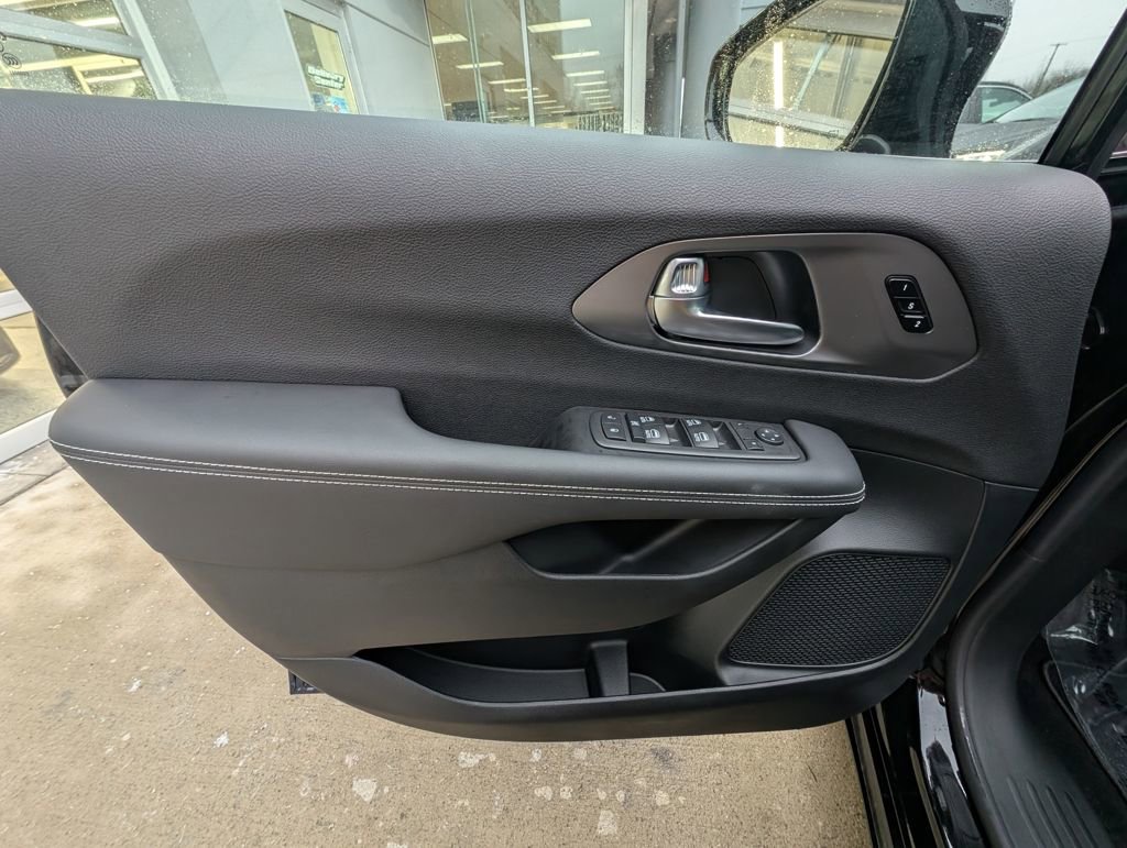 New 2026 Chrysler Pacifica Select FWD image 39
