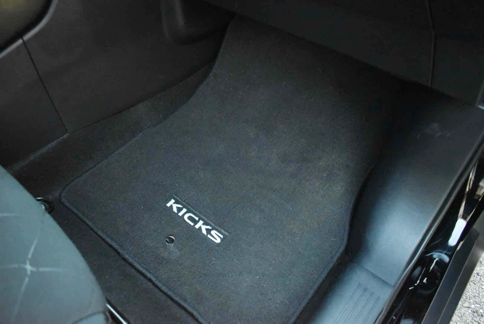 Used 2018 Nissan Kicks S FWD image 40