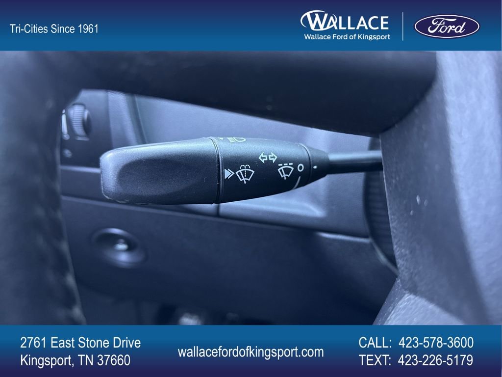 Used 2010 Dodge Challenger SE image 16