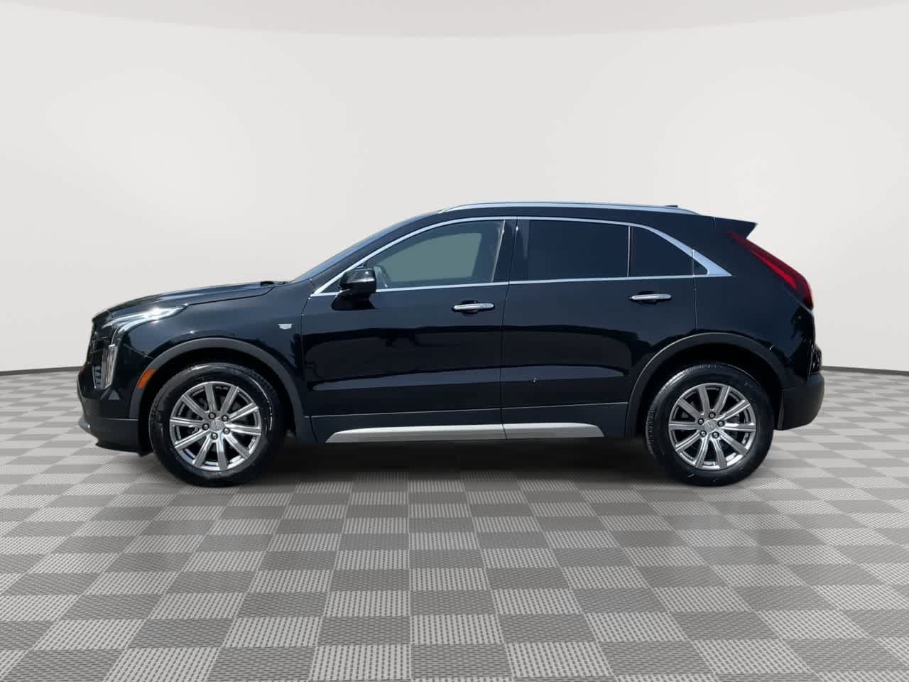 Used 2021 Cadillac XT4 Premium Luxury w/ Cold Weather Package AWD/4WD image 5