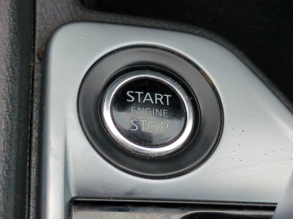 Certified 2025 Nissan Sentra SR FWD image 25