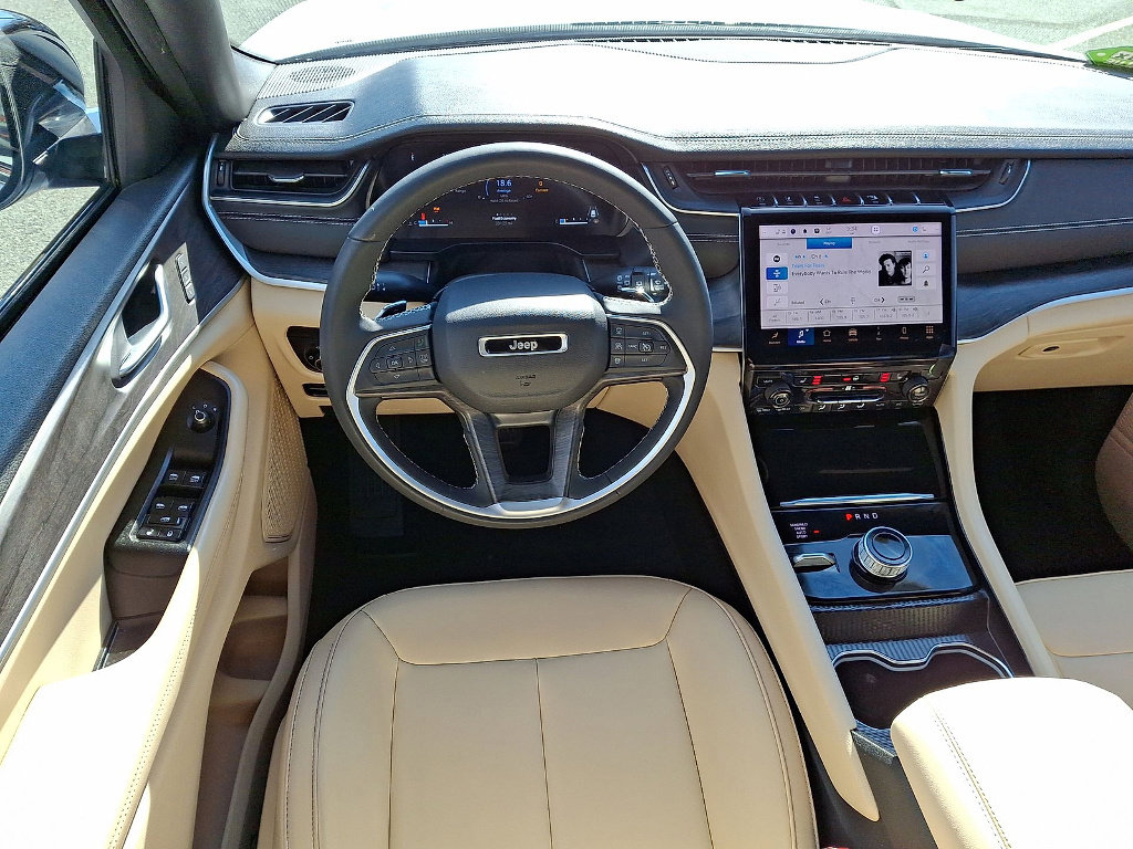 Certified 2024 Jeep Grand Cherokee Limited image 21