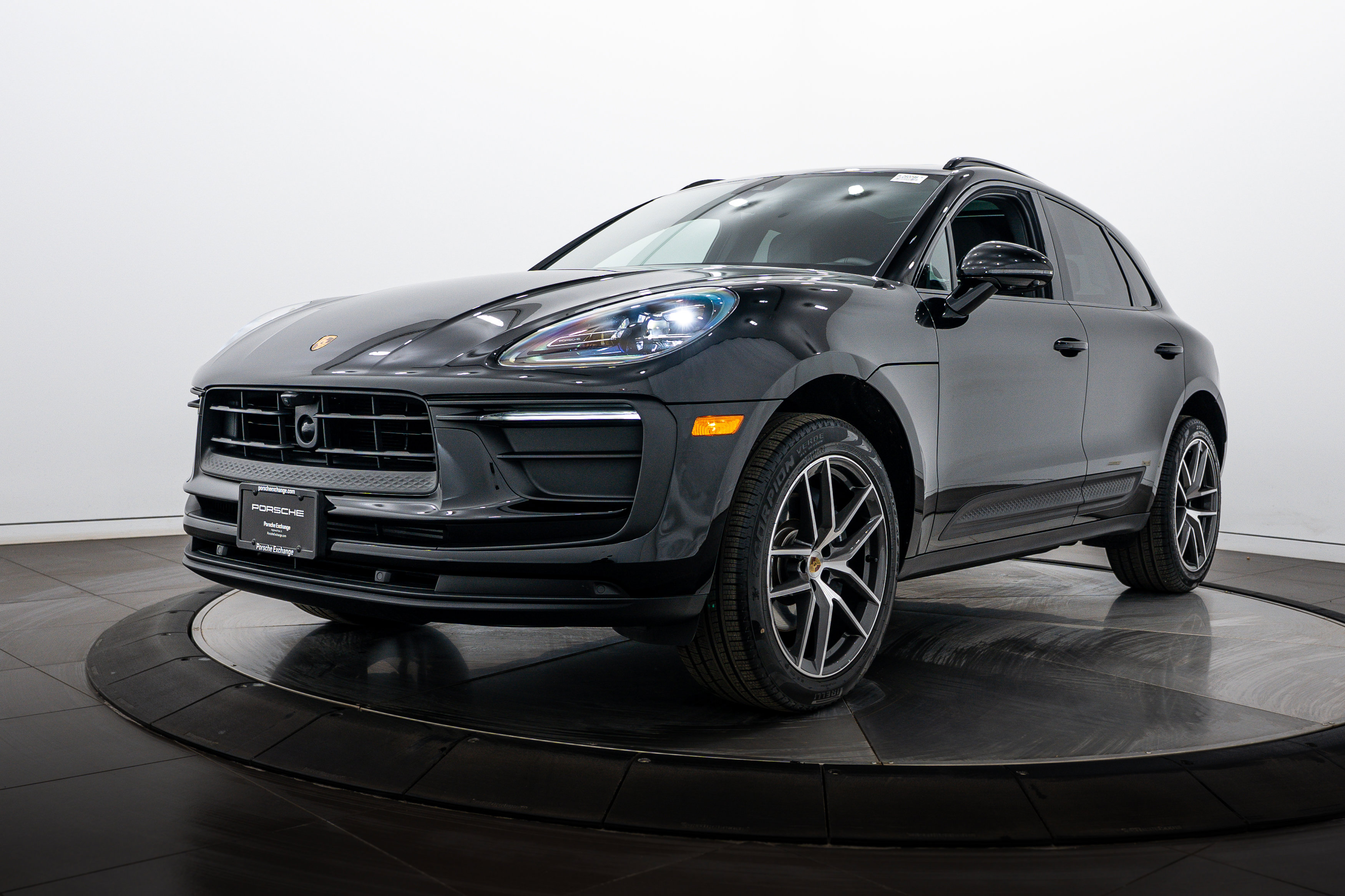 Certified 2026 Porsche Macan AWD/4WD image 1