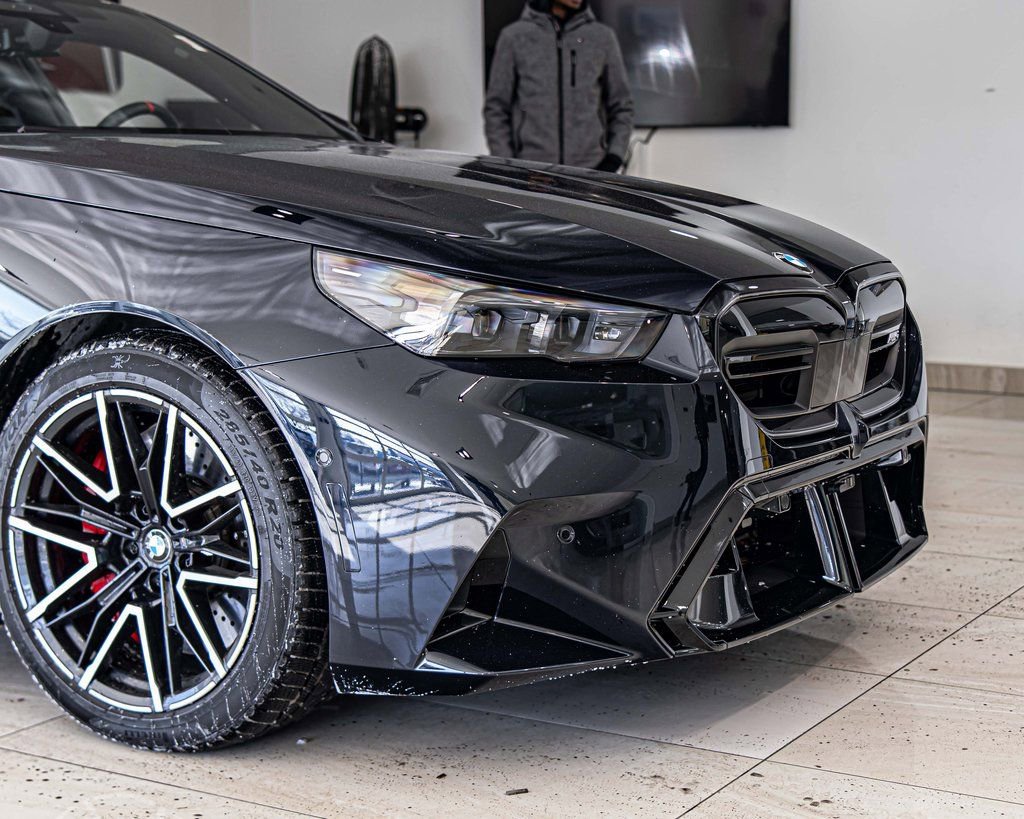 Used 2025 BMW M5 w/ Carbon Package image 3