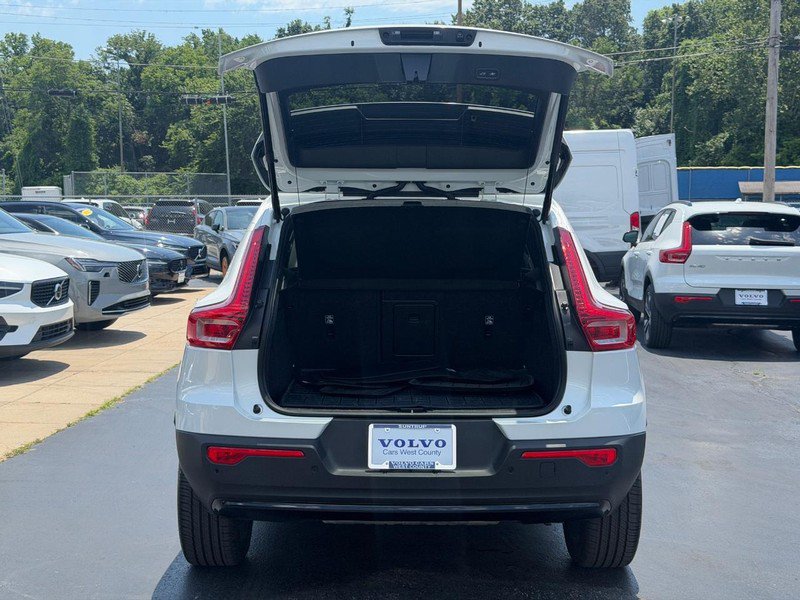Certified 2026 Volvo XC40 B5 Plus AWD/4WD image 5