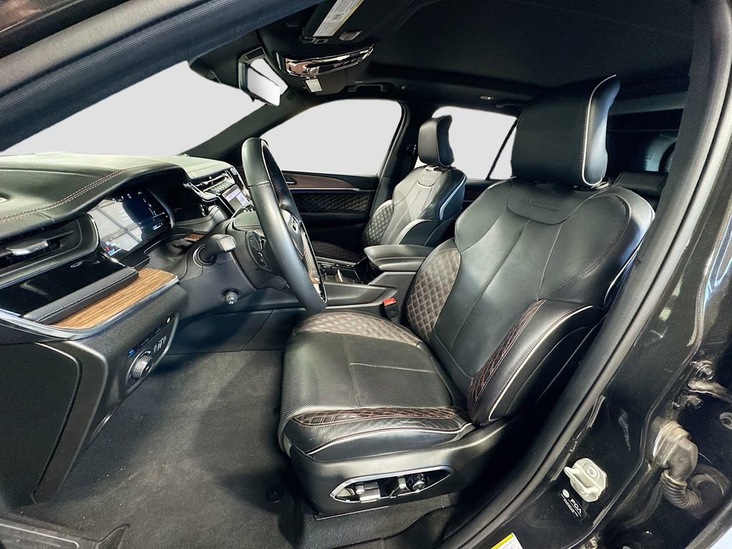 Used 2023 Jeep Grand Cherokee Summit w/ Advanced Protech Group IV AWD/4WD image 12