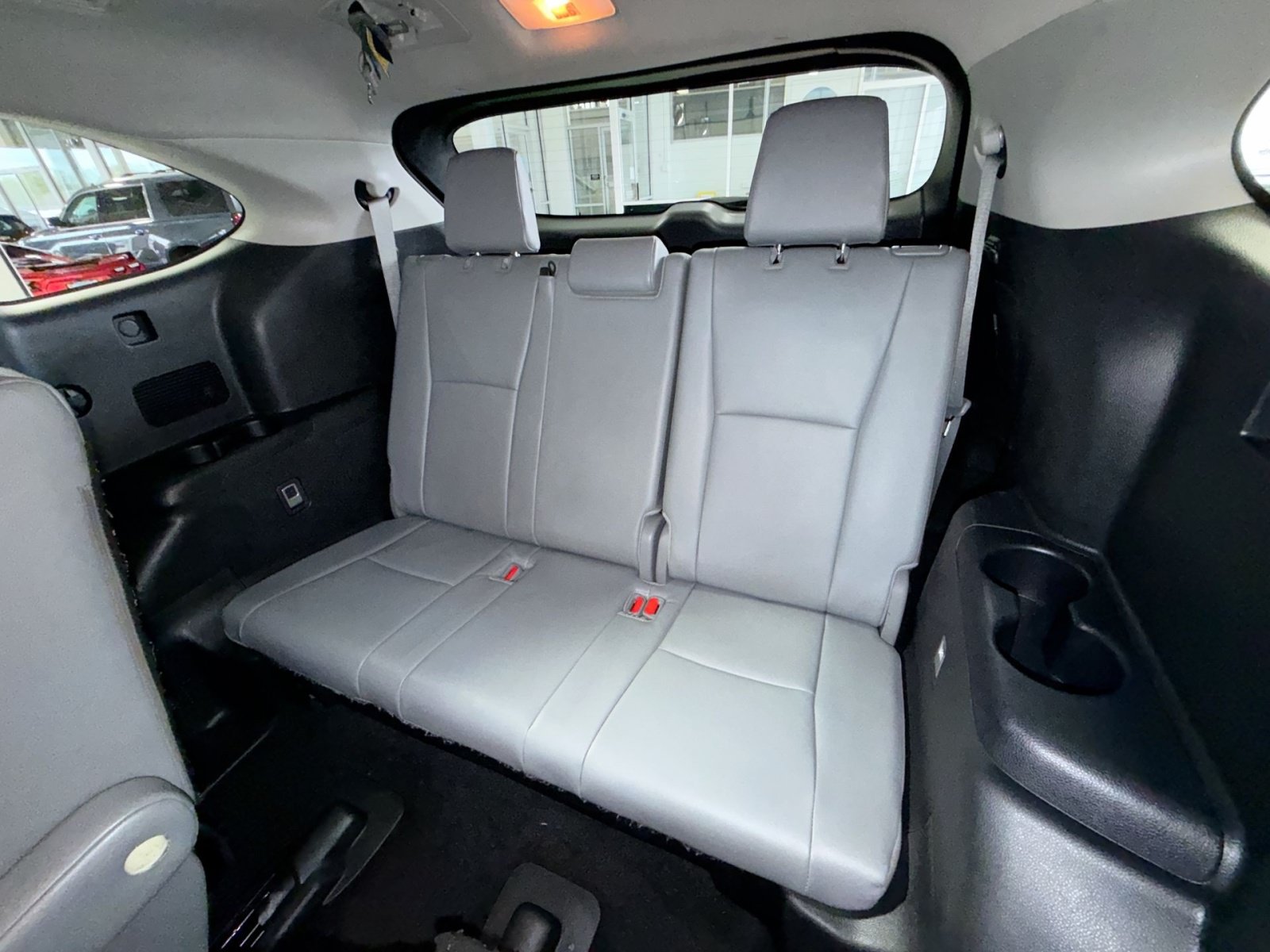 Used 2024 Toyota Highlander XLE AWD/4WD image 26