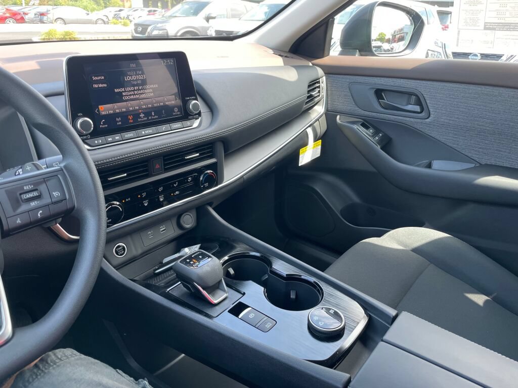 Used 2023 Nissan Rogue S AWD/4WD image 11